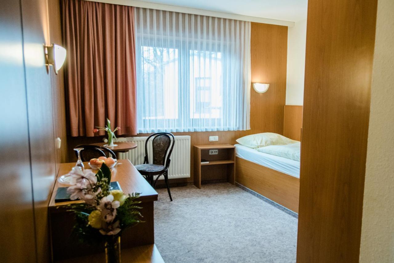 Hotel Mueller Genthin Exteriör bild