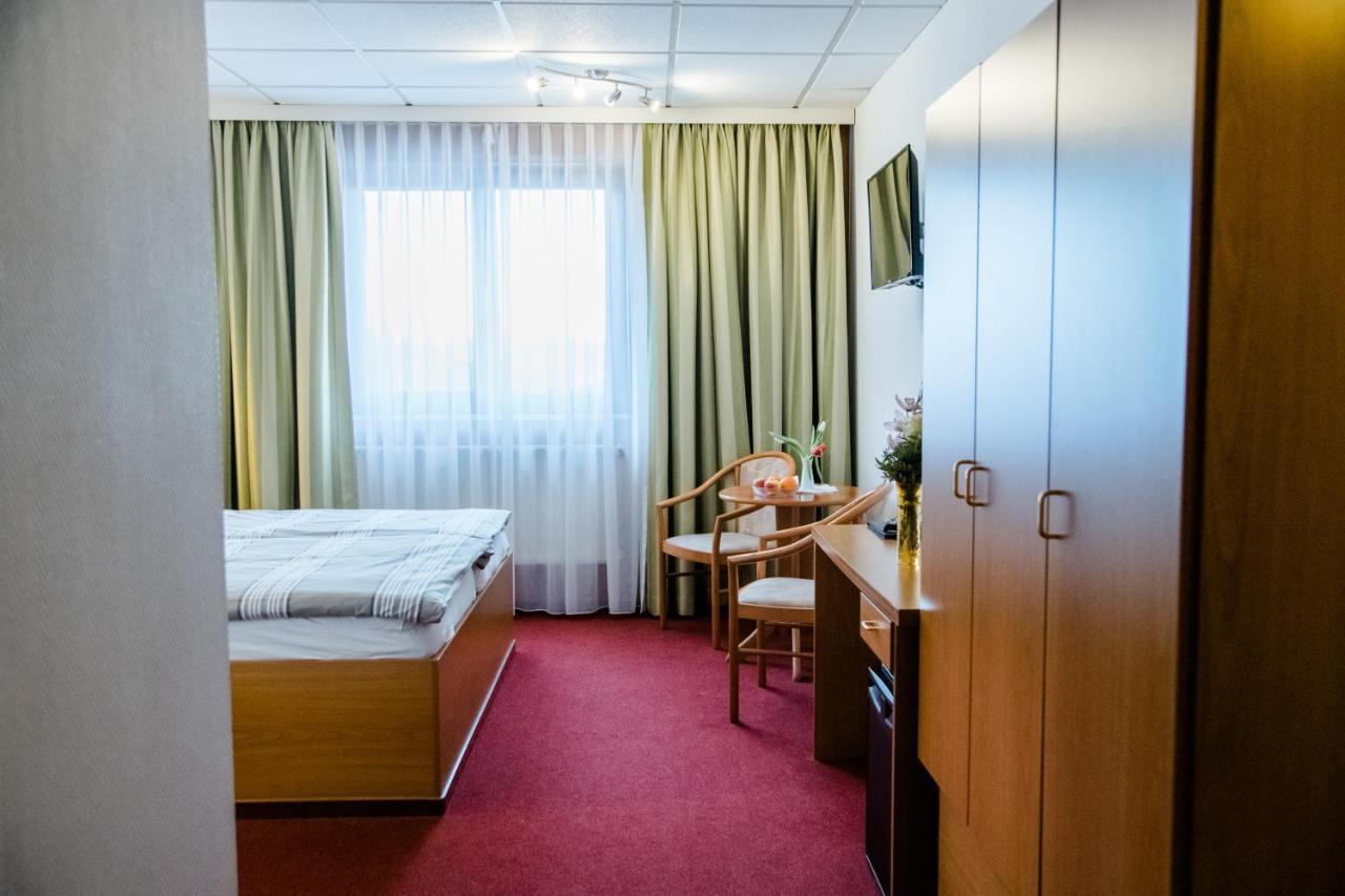 Hotel Mueller Genthin Exteriör bild