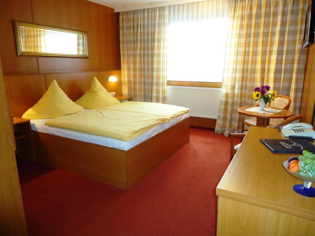 Hotel Mueller Genthin Rum bild